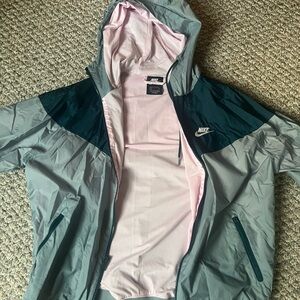 Nike men’s raincoat small